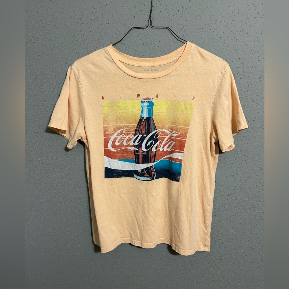 Coca-Cola Graphic T-Shirt in Peach. Women’s size Large.